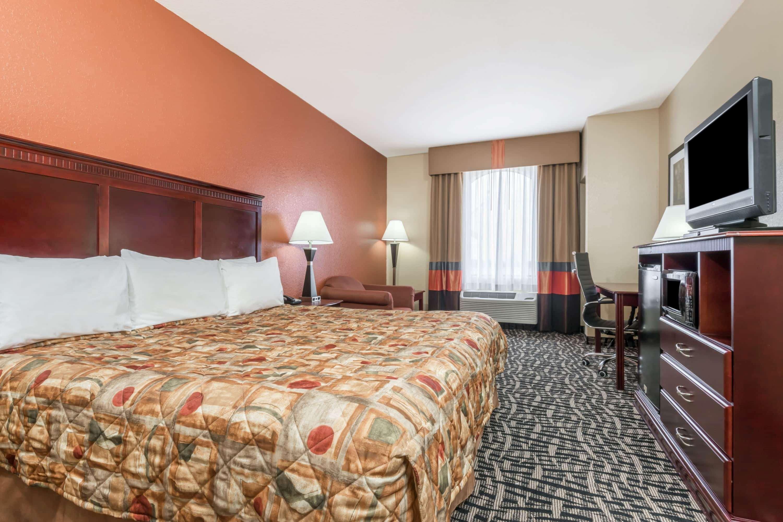 Days Inn & Suites By Wyndham Prattville-Montgomery Εξωτερικό φωτογραφία