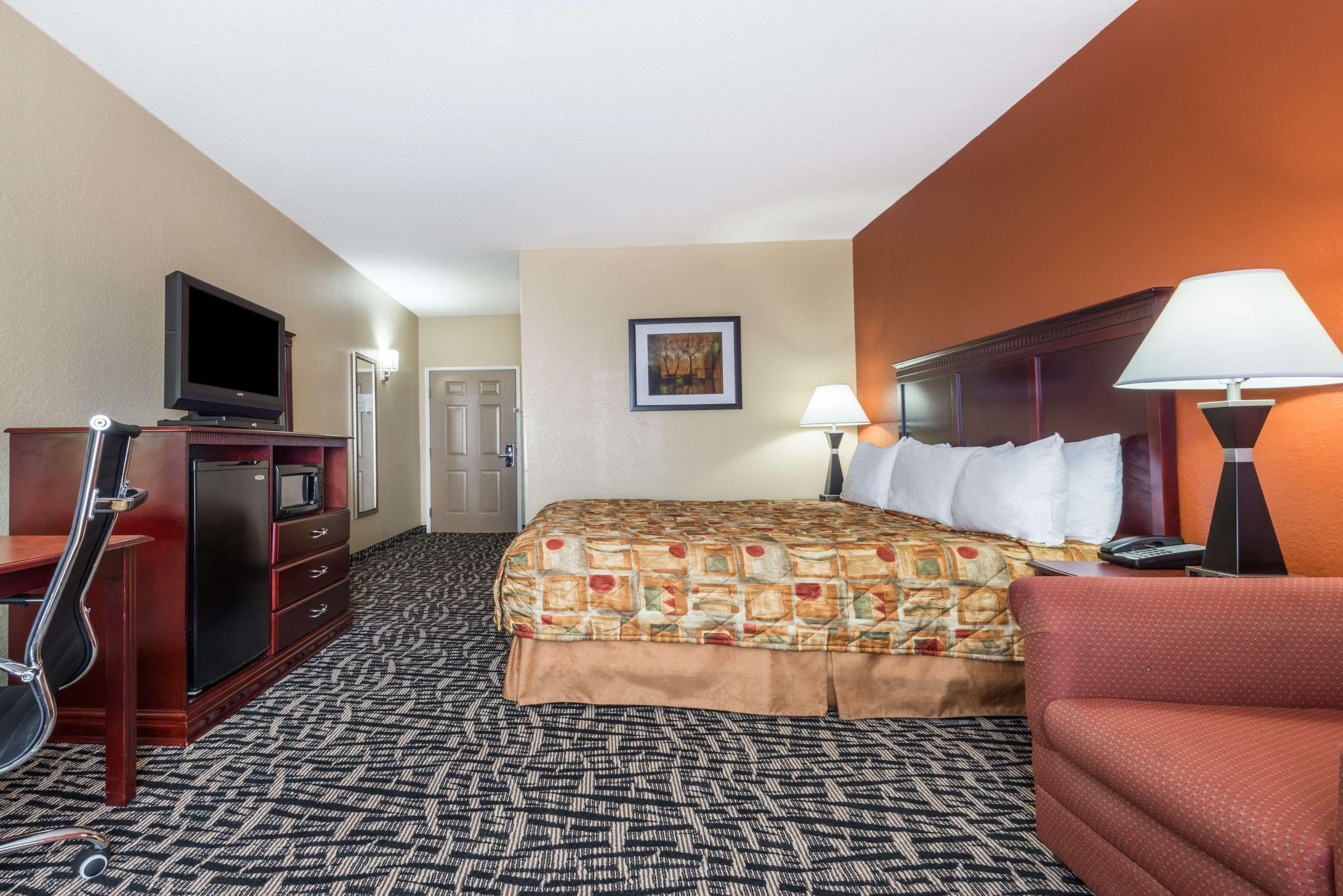 Days Inn & Suites By Wyndham Prattville-Montgomery Εξωτερικό φωτογραφία