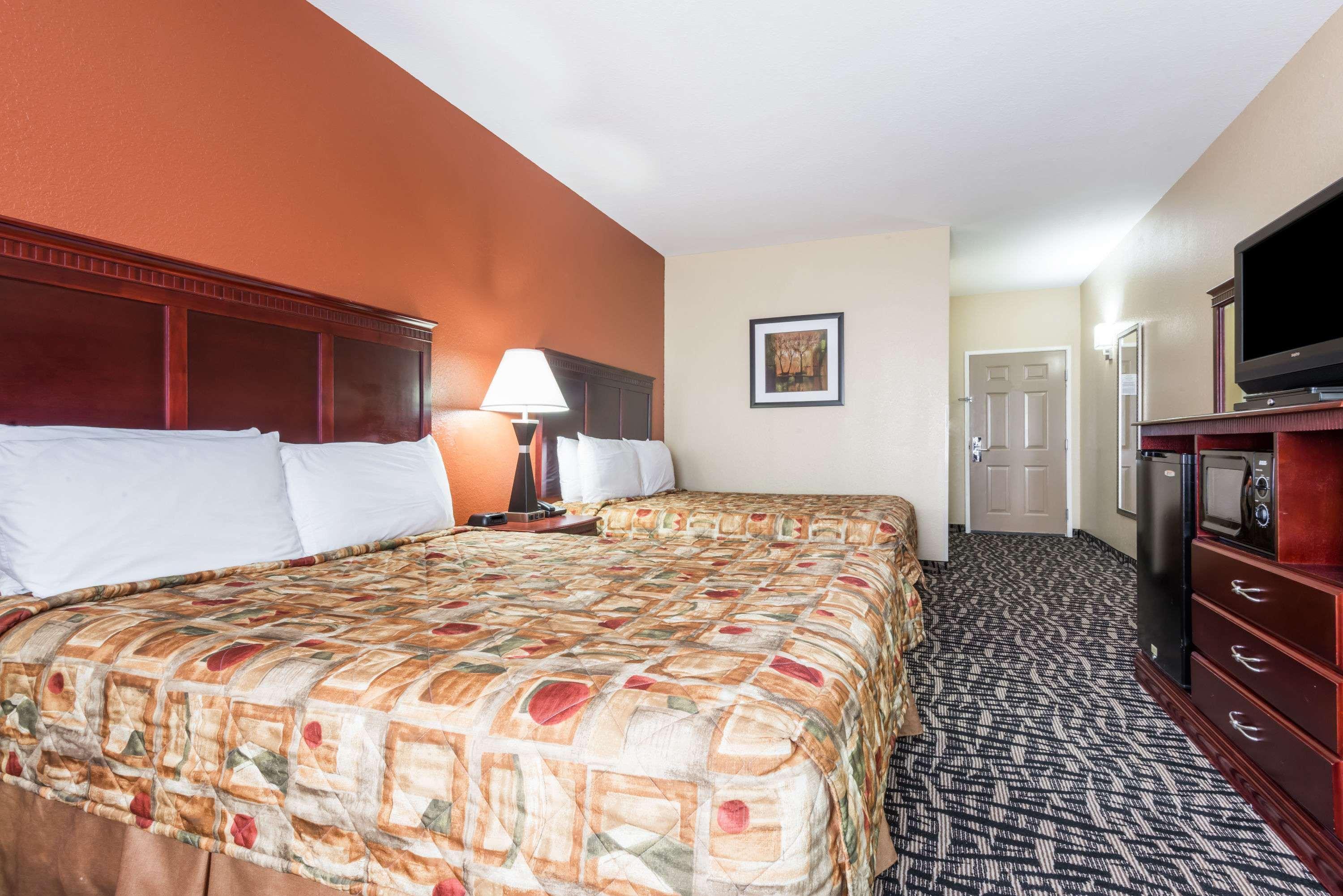 Days Inn & Suites By Wyndham Prattville-Montgomery Εξωτερικό φωτογραφία