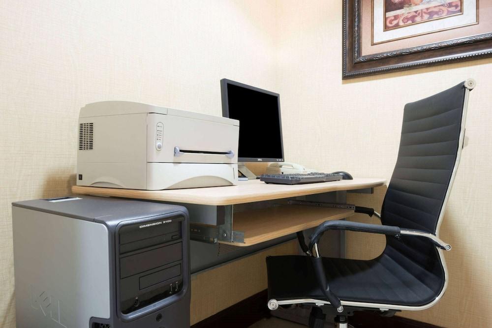 Days Inn & Suites By Wyndham Prattville-Montgomery Εξωτερικό φωτογραφία
