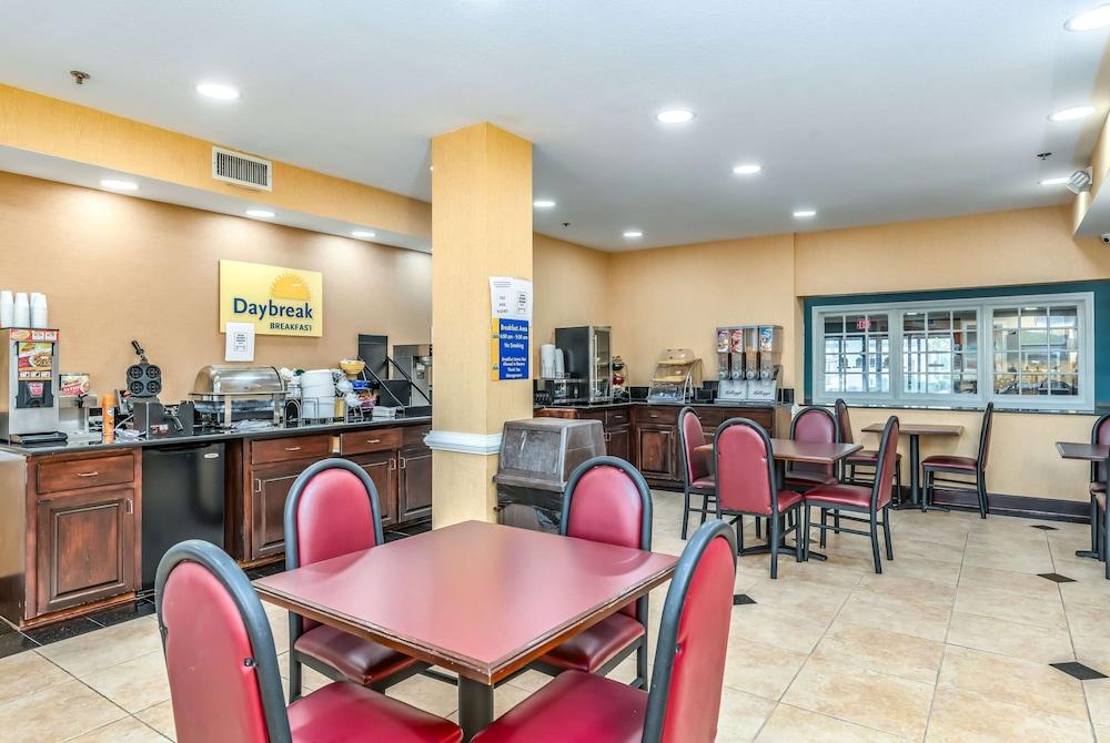 Days Inn & Suites By Wyndham Prattville-Montgomery Εξωτερικό φωτογραφία