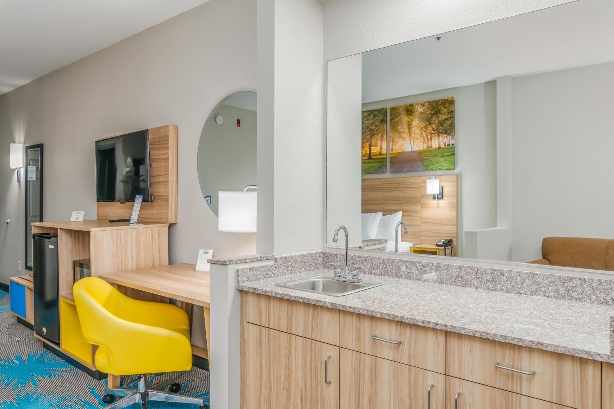 Days Inn & Suites By Wyndham Prattville-Montgomery Εξωτερικό φωτογραφία